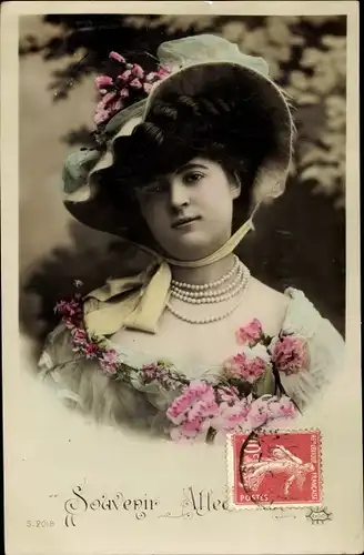 Ak Frauenportrait, Dame mit Hut, Perlenkette