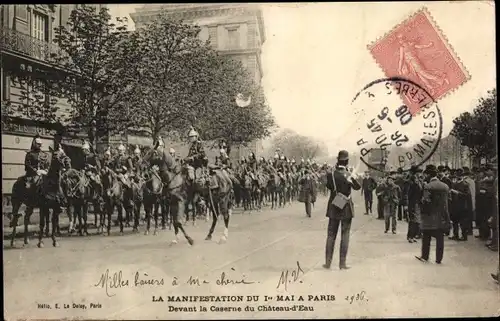 Ak Paris X., La Manifestation du 1er Mai 1906, Devant la Caserne du Chateau d'Eau