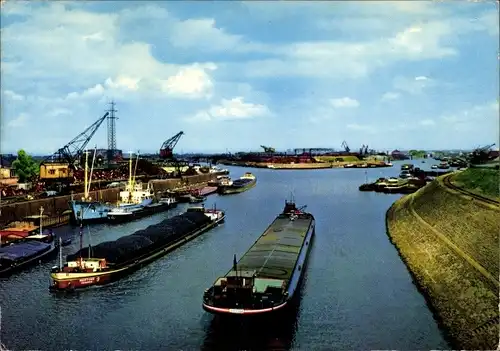 Ak Duisburg im Ruhrgebiet, Am  Kaiserhafen, Frachtkähne