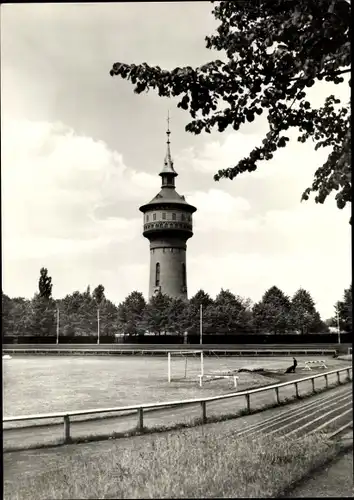 Ak Forst i.d. Lausitz, Partie am Stadion, Fußballfeld, Wasserturm