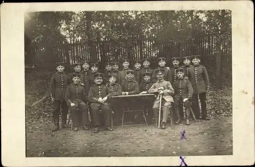 Foto Ak Deutsche Soldaten in Uniform, Gruppenbild, Berlin