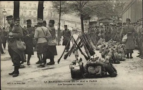 Ak Paris, La Manifestation du 1er Mai 1906, Les Troupes au repos