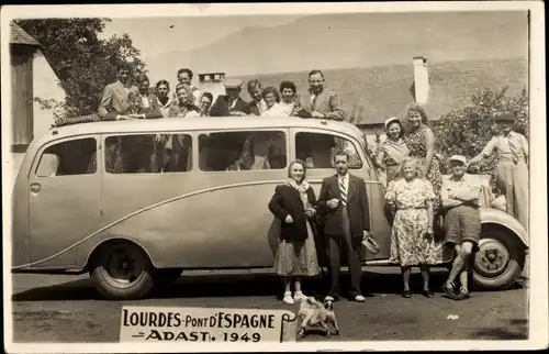 Foto Lourdes Hautes Pyrénées, Pont d'Espagne, Reisegruppe mit Autobus 1949