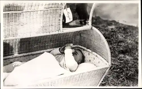 Ak Sion Sitten Kanton Wallis, Prinzessin Marijke nach der Ankunft 1948, Christina der Niederlande