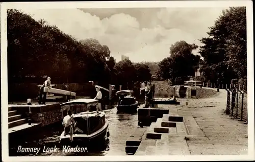 Ak Windsor Berkshire England, Romney Lock