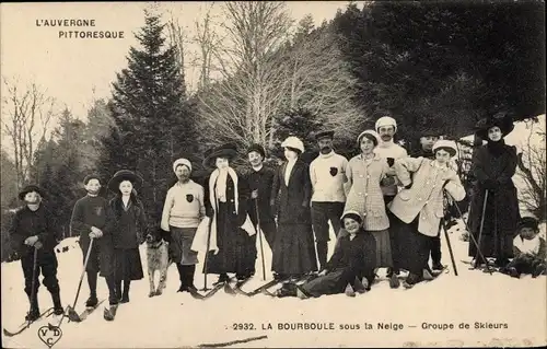 Ak La Bourboule Puy-de-Dôme, Groupe de Skieurs sous la Neige, Skifahrer