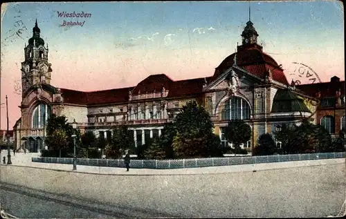 Ak Wiesbaden in Hessen, Bahnhof, Straßenseite