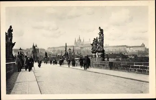 Ak Praha Prag Tschechien, Hradčany Hradschin von der Karlsbrücke