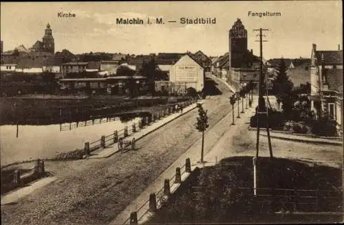 Ak Malchin in Mecklenburg, Fangelturm, Kirche, Teilansicht