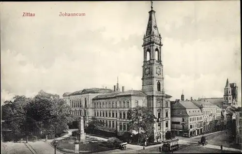 Ak Zittau in der Oberlausitz, Johanneum, Gesamtansicht, Straßenbahn, Häuserfassaden