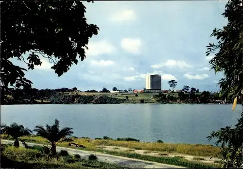 Ak Abidjan Elfenbeinküste, Vue sur la Lagune, L'Hotel Ivoire