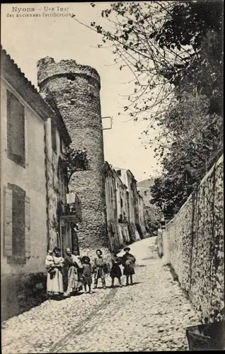 Ak Nyons Drome, Une Tour des anciennes fortifications