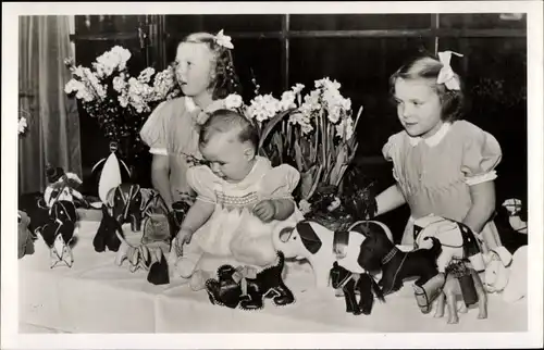 Ak Soestdijk Utrecht, Erster Geburtstag von Prinzessin Marijke der Niederlande 1948, Spielzeuge