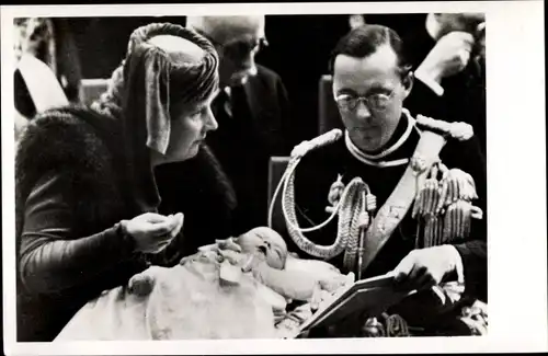 Ak Utrecht Niederlande, Juliana der Niederlande, Bernhard, Taufe von Prinzessin Marijke 1947