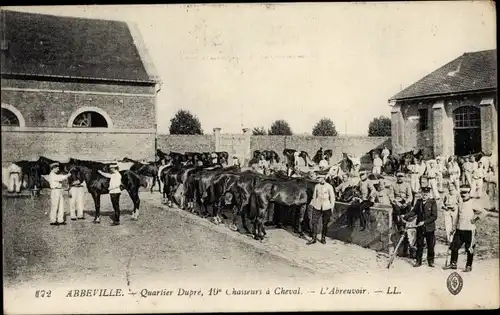 Ak Abbeville Somme, Quartier Dupre, 19. Chasseurs a Cheval, L'Abreuvoir