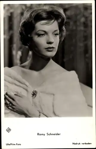 Ak Schauspielerin Romy Schneider, Portrait