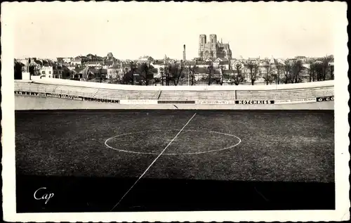 Ak Reims Marne, Stade Municipal et vue vers la Cathedrale, Stadion