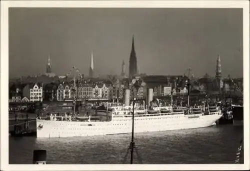 Ak Hamburg Mitte Altstadt, Dampfer vor der Stadt, Kirchen