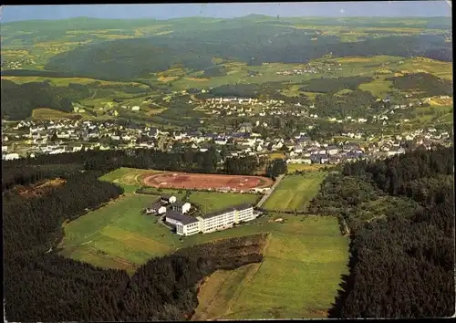 Ak Daun in der Eifel, Ort mit Knappschafts Sanatorium, Luftbild