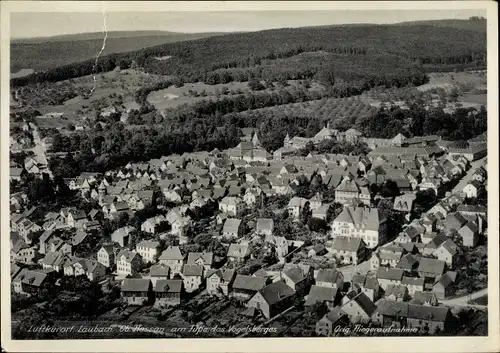 Ak Laubach in Hessen, Vogelsberg, Gesamtansicht, Luftbild
