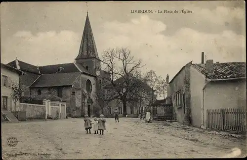 Ak Liverdun Meurthe et Moselle, La Place de l'Eglise