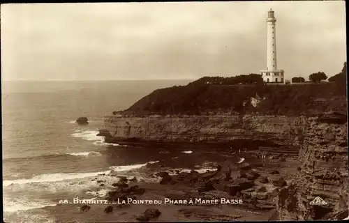 Ak Biarritz Pyrénées Atlantiques, La Pointe du Phare a Maree Basse, Leuchtturm