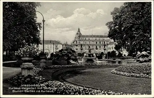 Ak Wiesbaden in Hessen, Kurhaus, Vorgarten mit Nassauer Hof, Blumengarten v. d. Kurhaus