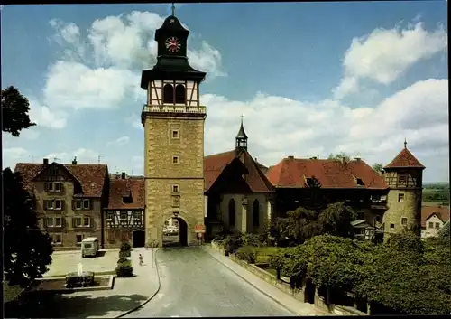 Ak Neuenstadt an der Linde Neuenstadt am Kocher, Stadtansicht, Turm, Straße