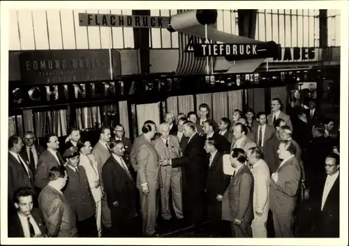 Foto Ak Düsseldorf am Rhein,  Ausstellung Drupa, Flachdruck, Tiefdruck, Messebesucher