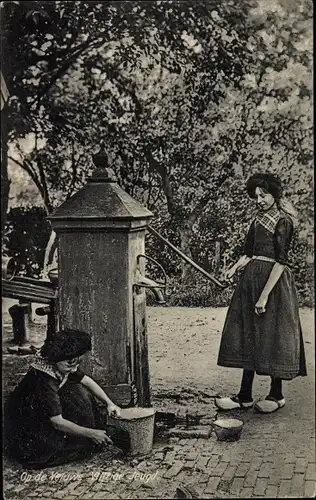 Ak Hoge Veluwe Gederland Niederlande, Wasserschöpferinnen, Wasserquelle