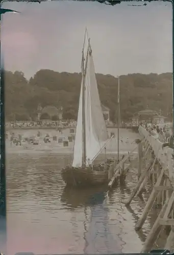 Foto Ostseebad Göhren auf Rügen, Segelboot an der Seebrücke