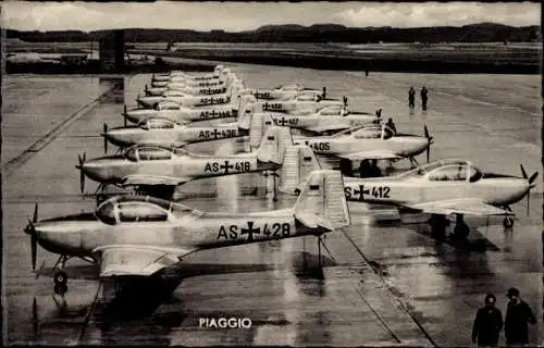 Ak Deutsche Bundeswehr, Kampfflugzeuge auf dem Flugplatz, Piaggio, AS 428, 412, 418, 405, 436