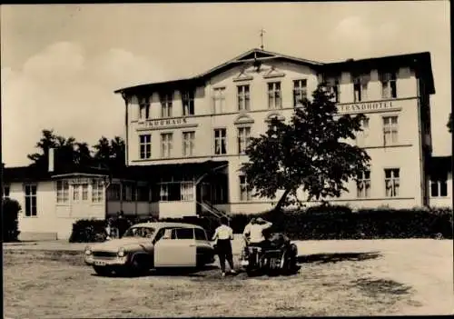 Ak Thiessow auf Rügen, Kurhaus, Strandhotel, Auto, Motorrad mit Beiwagen