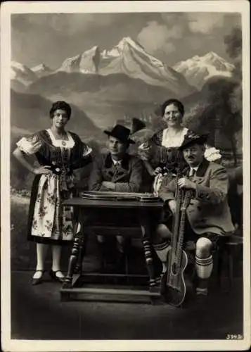 Ak D'Oberbayern aus Freilassing, Std. Adr. Max Schmidt, Trachtengruppe, Musiker, Zither, Gitarre