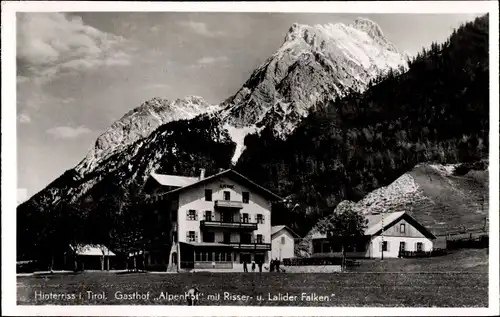 Ak Hinterriss Vomp in Tirol, Gasthof Alpenhof mit Risser- und Lalider Falken