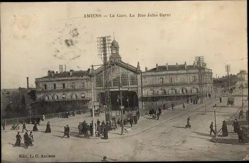 Ak Amiens Somme, La Gare, La Rue Jules Barni