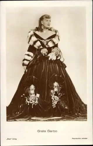 Ak Schauspielerin Greta Garbo, Kleid, Portrait, Ross 5284/1
