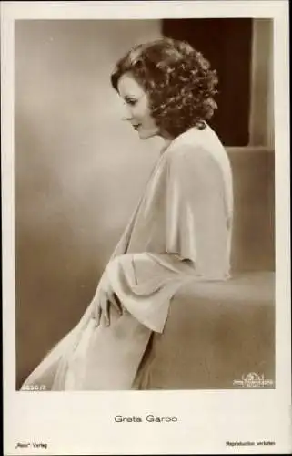 Ak Schauspielerin Greta Garbo, Portrait, Ross 4696/2