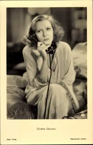 Ak Schauspielerin Greta Garbo, Telefon, Portrait, Ross 7249/1, MGM