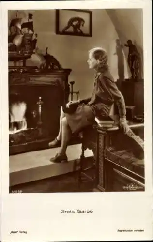 Ak Schauspielerin Greta Garbo, Portrait, Ross 5105/1, MGM