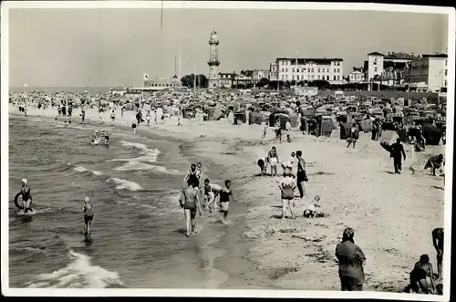 Foto Ostseebad Warnemünde Rostock, Strandleben, Leuchtturm