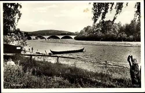 Ak Leksand Schweden, Flussufer, Brücke, Boot