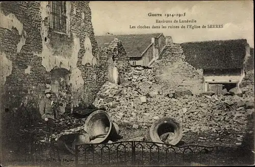 Ak Serres Lothringen Meurthe et Moselle, Les cloches dans les ruines de l'Eglise, Kriegszerstörungen