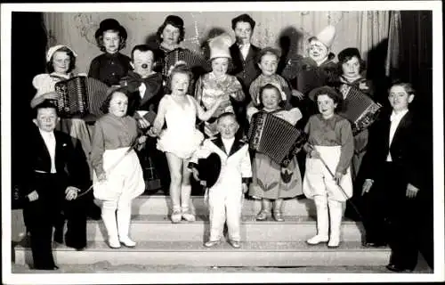 Foto Ak Schneider's Liliputaner Stadt und Cirkus Revue