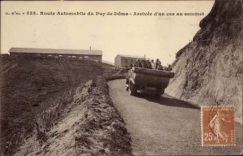 Ak Ambert Puy de Dôme, Arrivee d'un car au sommet, Route Automobile