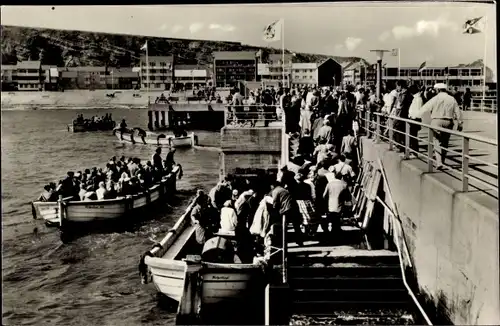 Ak Nordseeinsel Helgoland, Landungsboote an der Mole