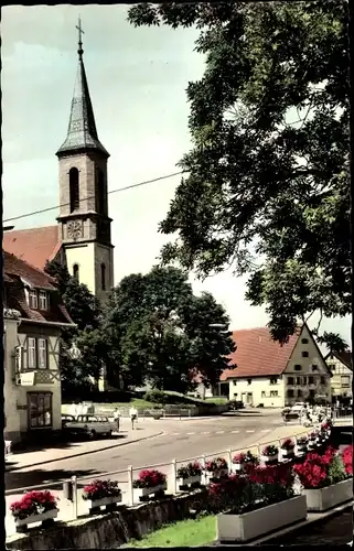 Ak Bad Dürrheim im Schwarzwald, Straßenpartie mit Kirche