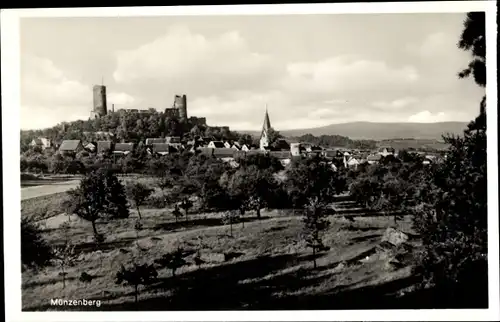 Ak Münzenberg in Oberhessen, Totalansicht der Ortschaft, Burgruine