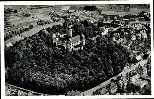 Ak Montabaur im Westerwald, Blick auf den Ort mit Schloss, Fliegeraufnahme