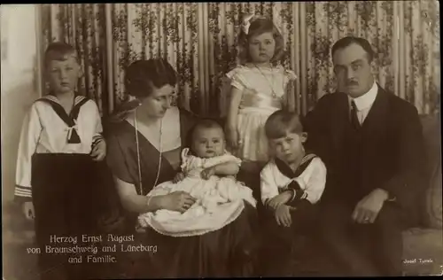 Ak Herzog Ernst August von Braunschweig, Prinzessin Victoria Luise von Preußen, Kinder, Portrait